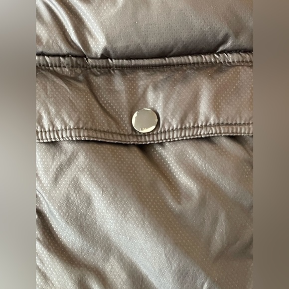 Unisex warm winter jacket sz S shows some signs of wear - see pictures. - Picture 3 of 8